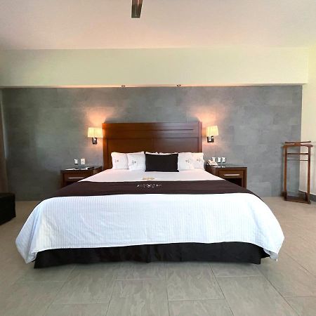 Hotel Ecce Inn&Spa Silao Exterior foto A bedroom at the hotel