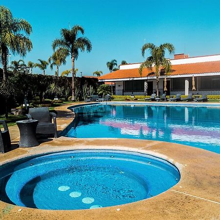 Hotel Ecce Inn&Spa Silao Exterior foto Club House