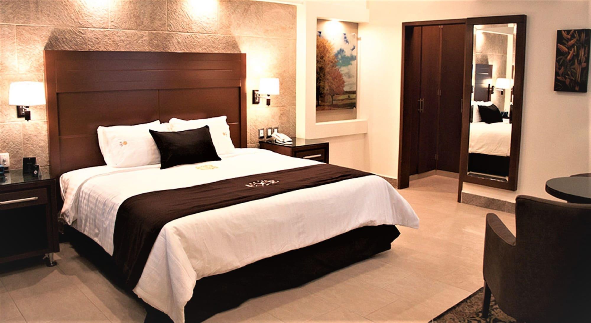 Hotel Ecce Inn&Spa Silao Exterior foto A bedroom in a hotel