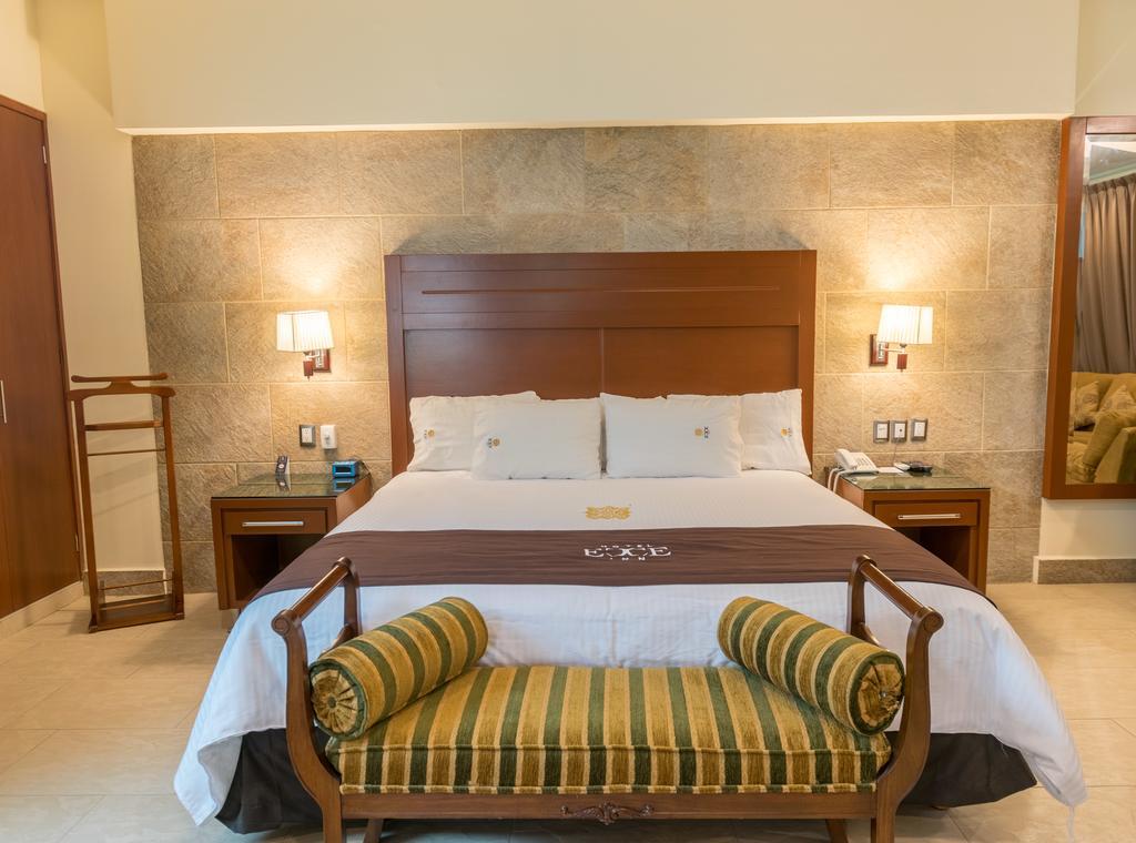 Hotel Ecce Inn&Spa Silao Exterior foto A bedroom at the Taj Bengal