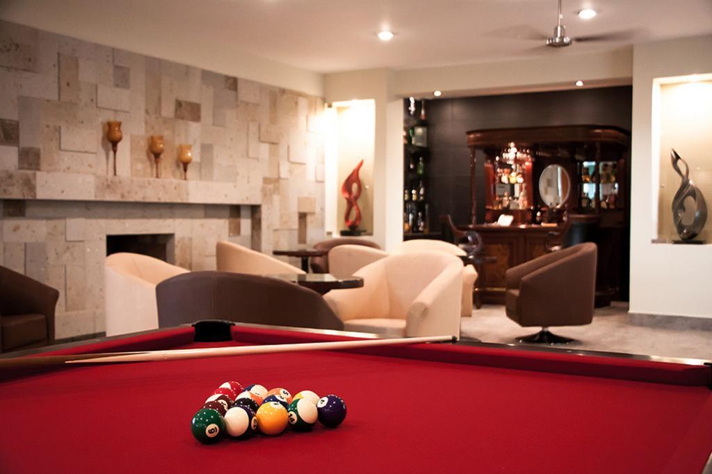 Hotel Ecce Inn&Spa Silao Exterior foto A pool table