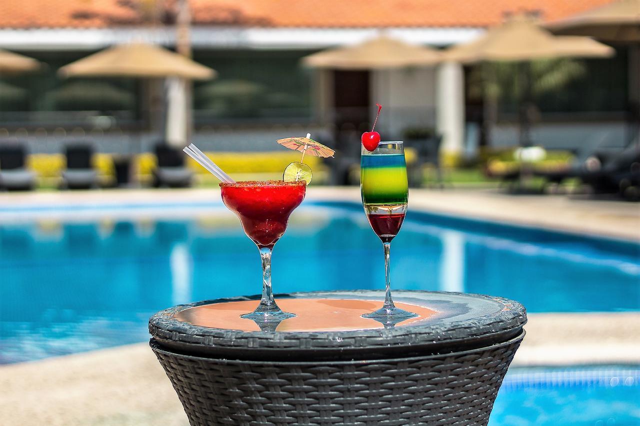 Hotel Ecce Inn&Spa Silao Exterior foto Poolside at the hotel